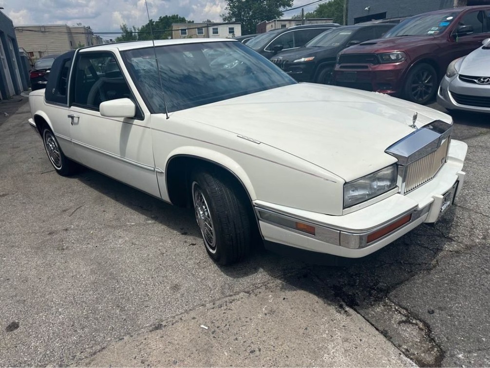 Additional photo of vehicle.