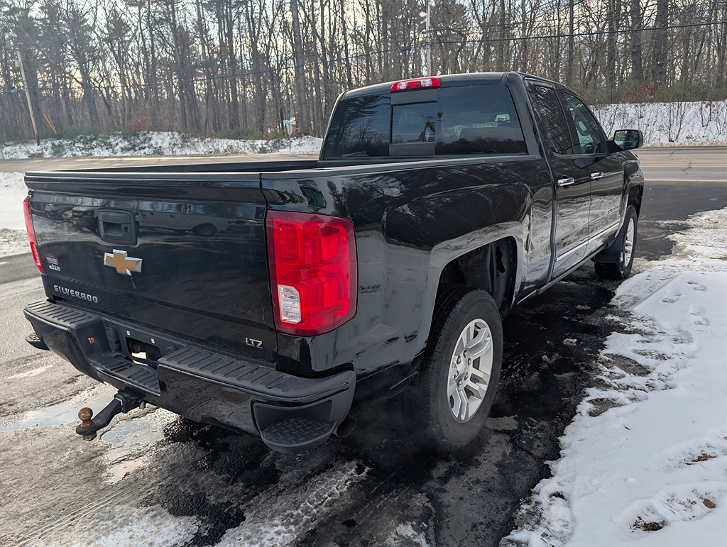 Additional photo of vehicle.