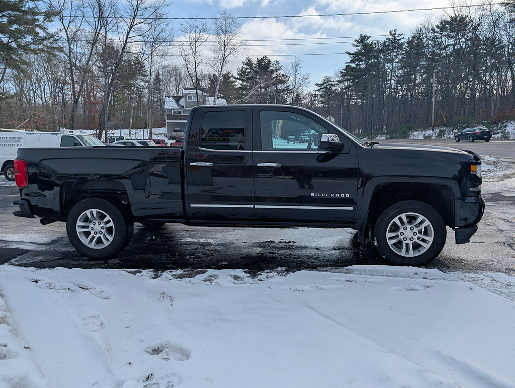 Additional photo of vehicle.