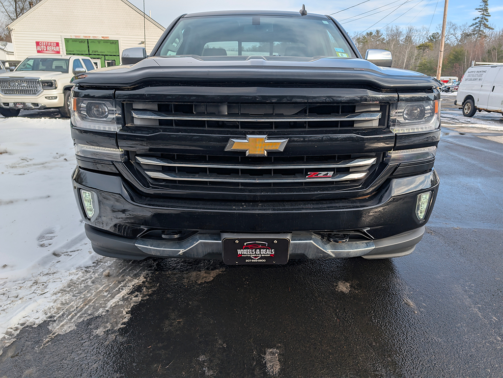 Additional photo of vehicle.