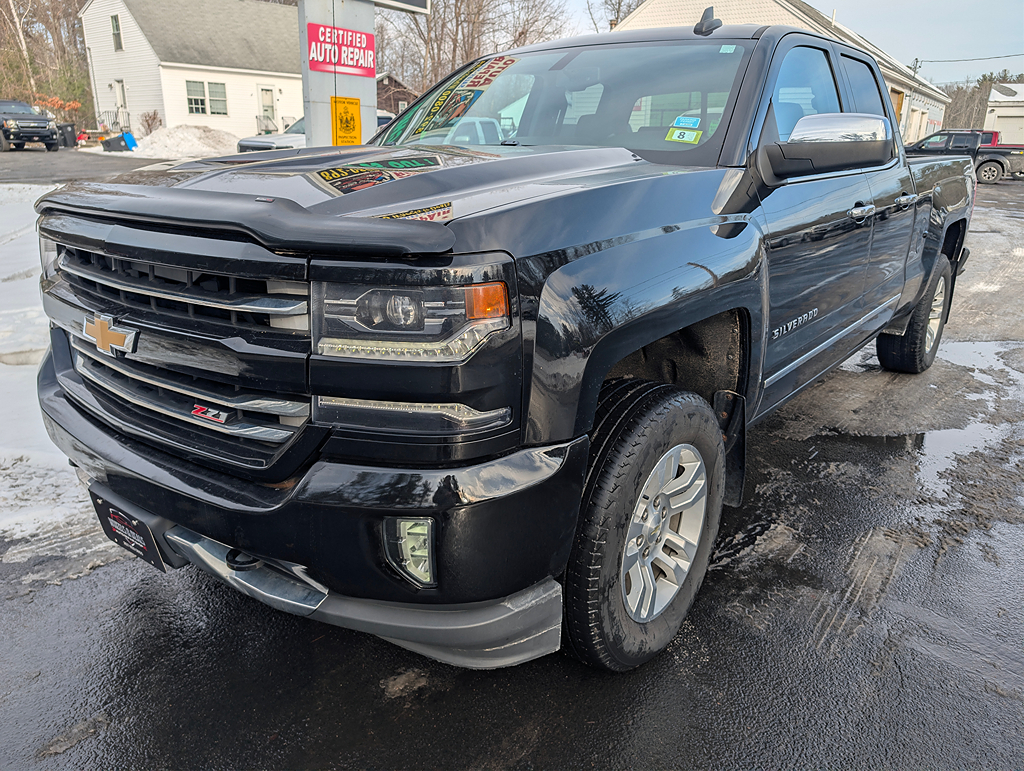 Additional photo of vehicle.