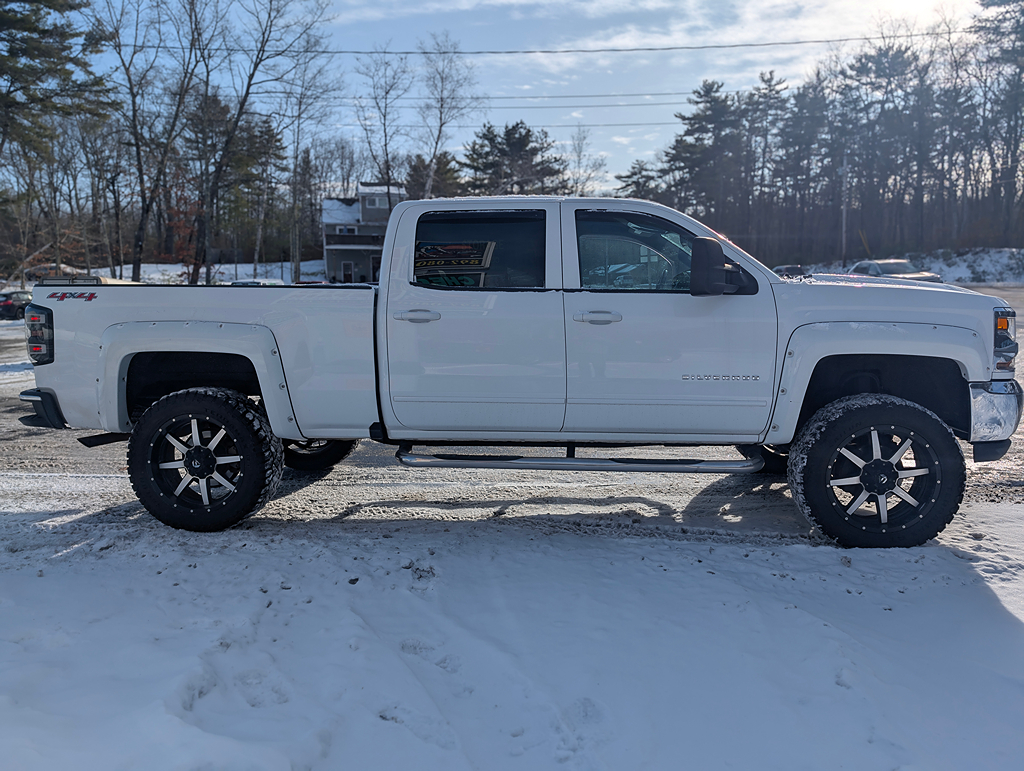 Additional photo of vehicle.