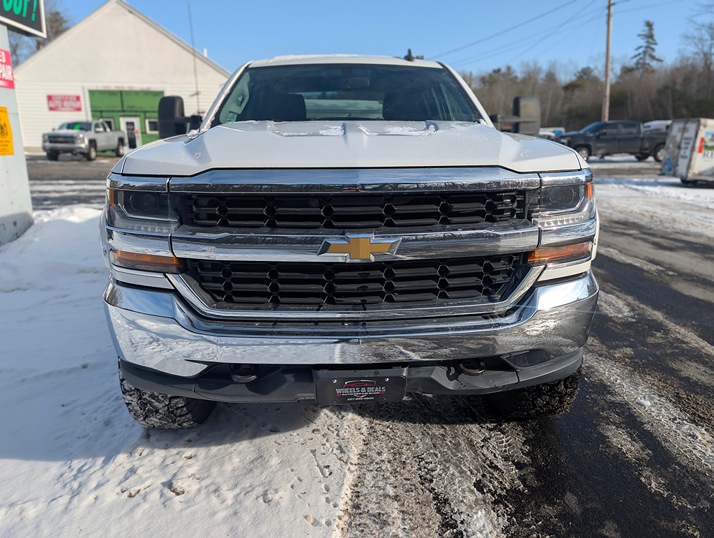 Additional photo of vehicle.