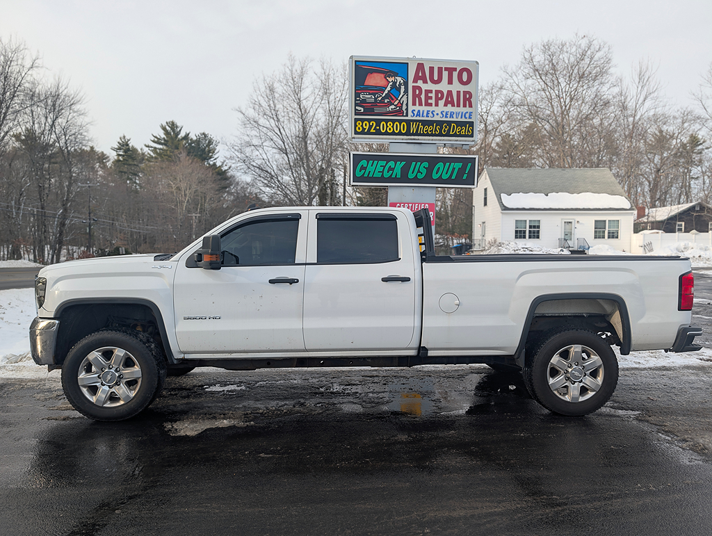Additional photo of vehicle.