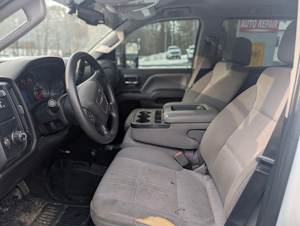 Additional photo of vehicle.