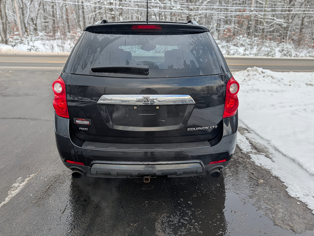 Additional photo of vehicle.