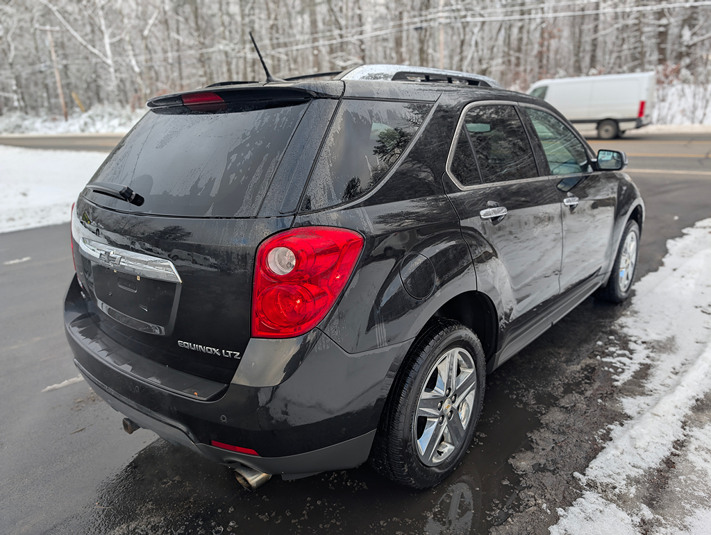 Additional photo of vehicle.