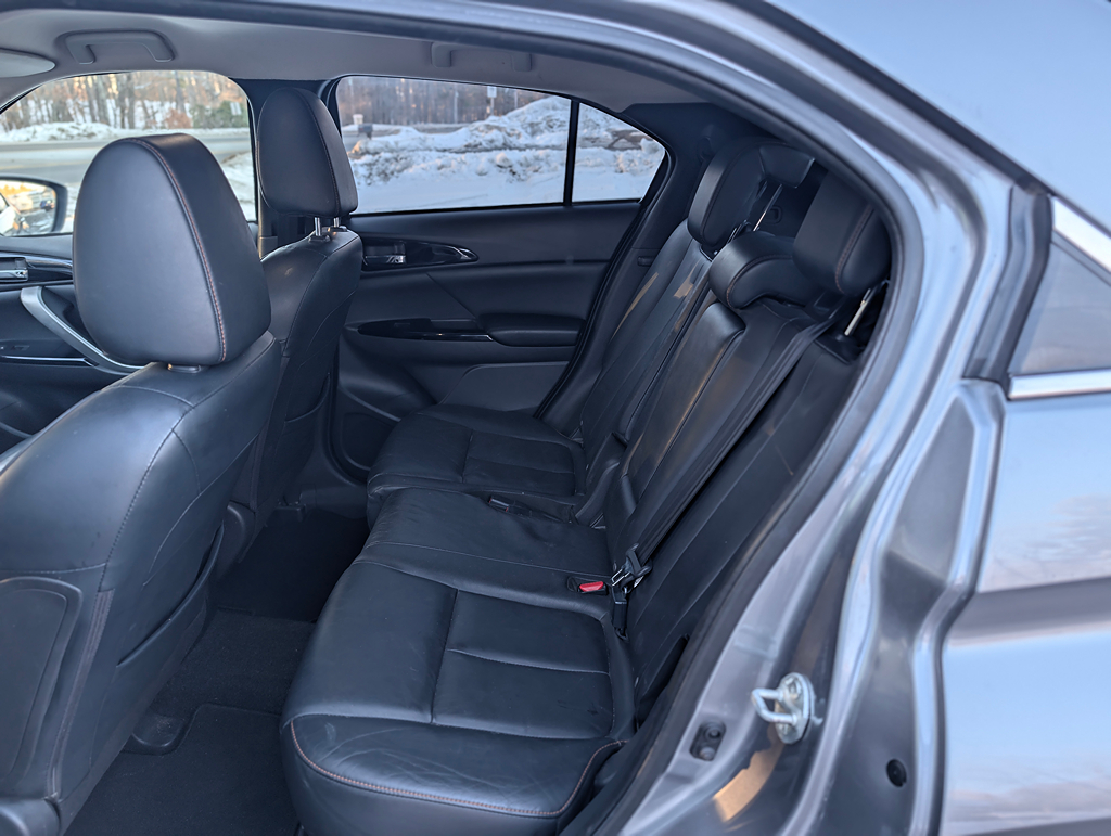 Additional photo of vehicle.