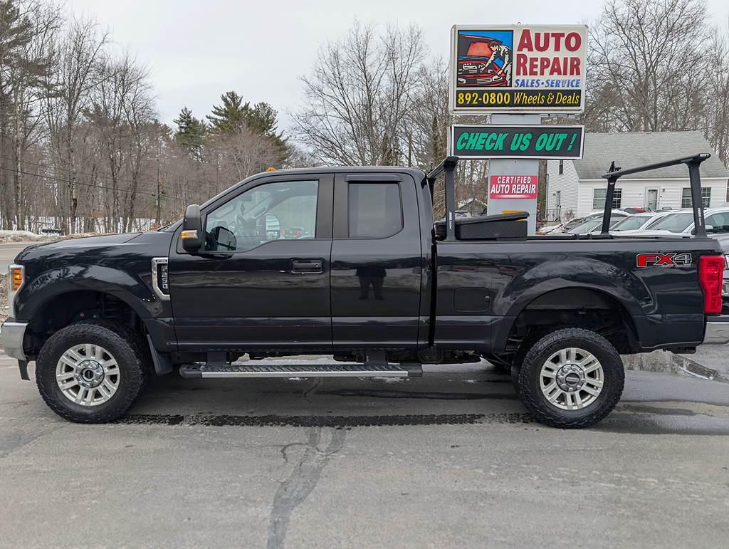 Additional photo of vehicle.