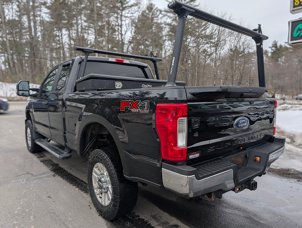 Additional photo of vehicle.