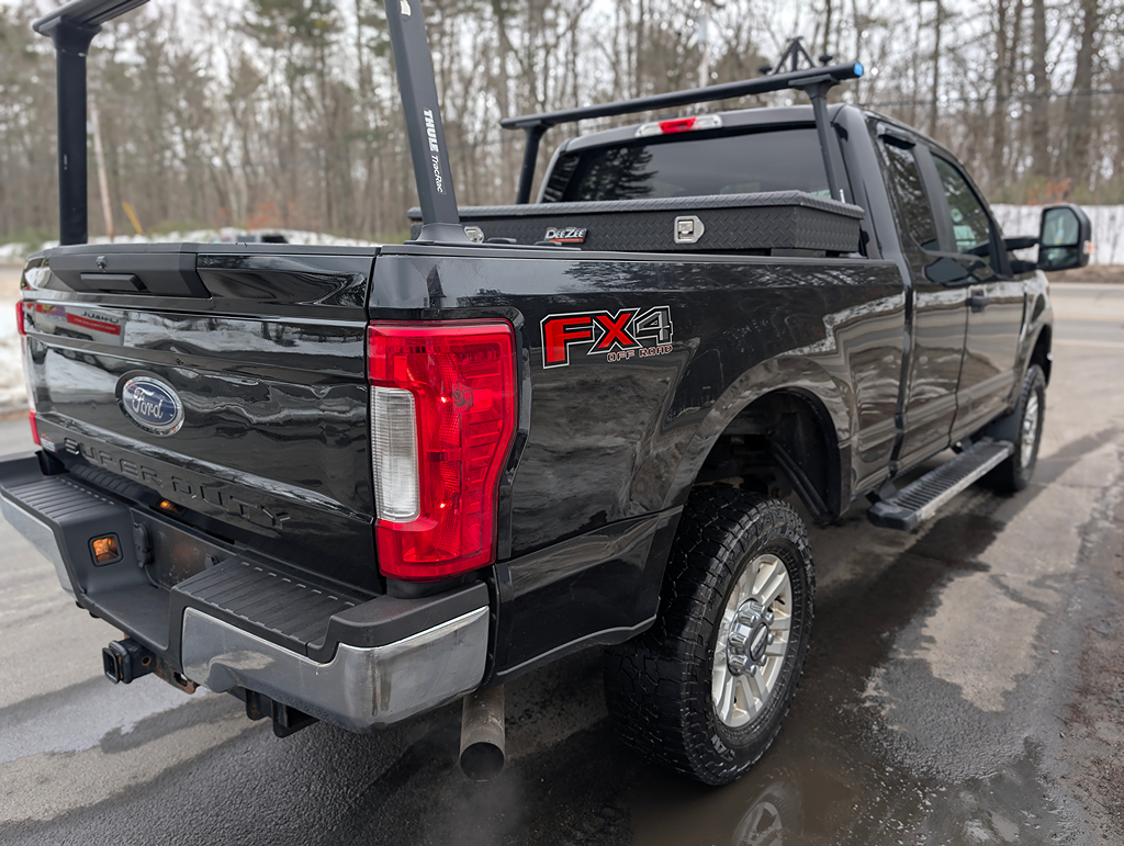Additional photo of vehicle.