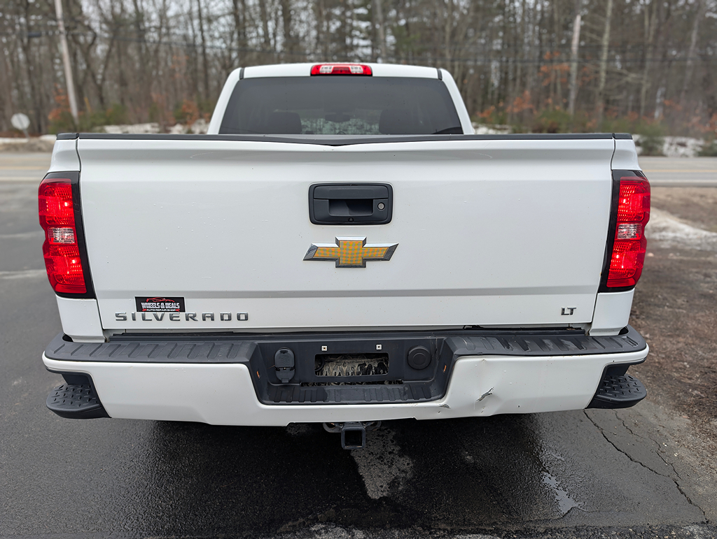 Additional photo of vehicle.