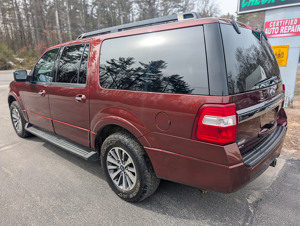 Additional photo of vehicle.