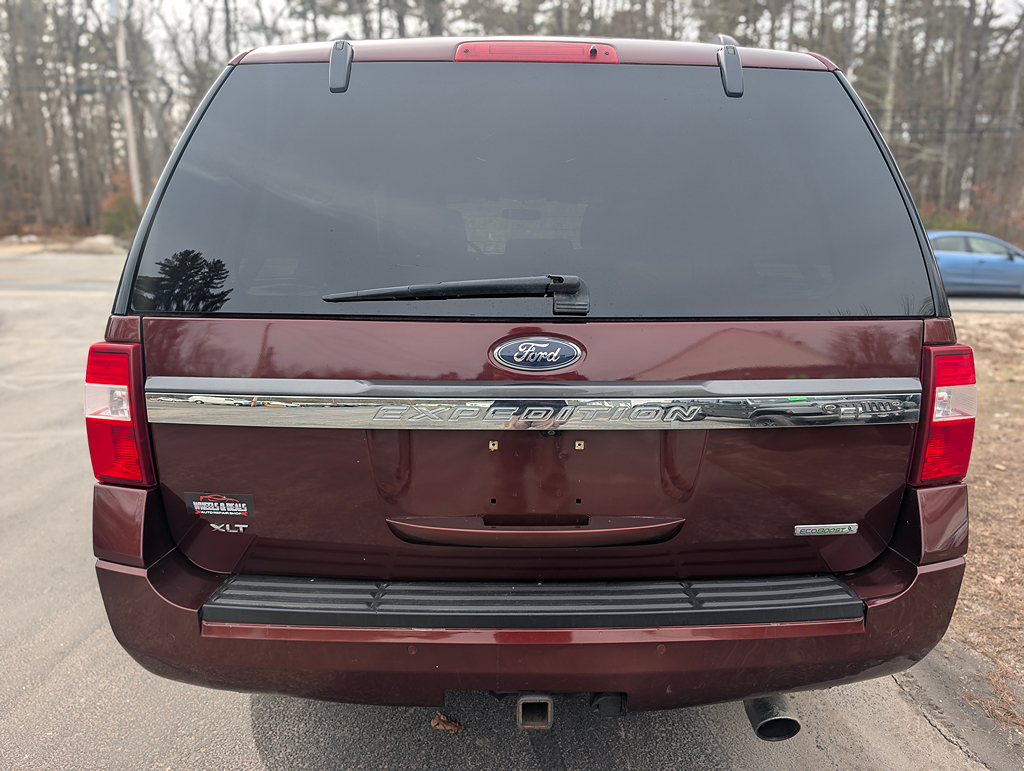 Additional photo of vehicle.