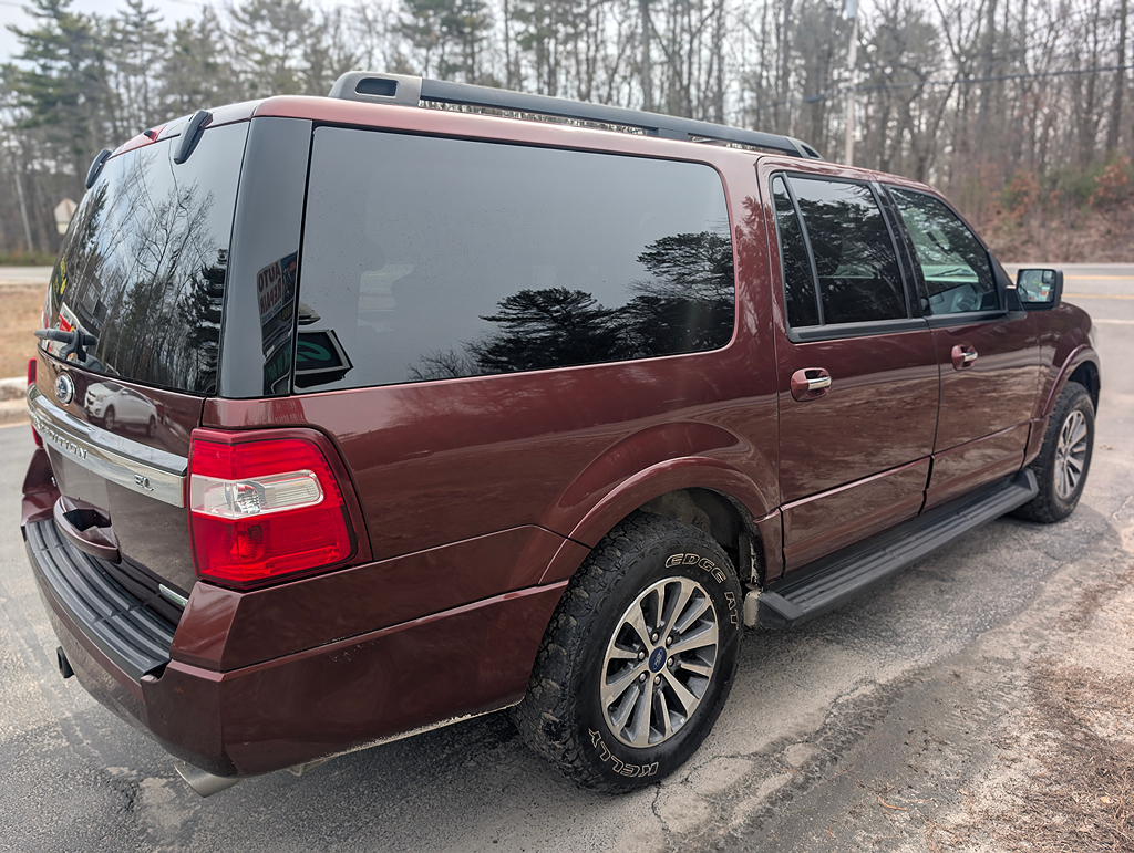 Additional photo of vehicle.