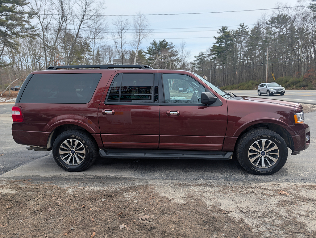Additional photo of vehicle.