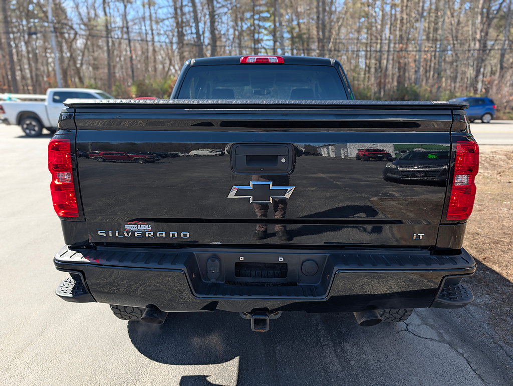 Additional photo of vehicle.