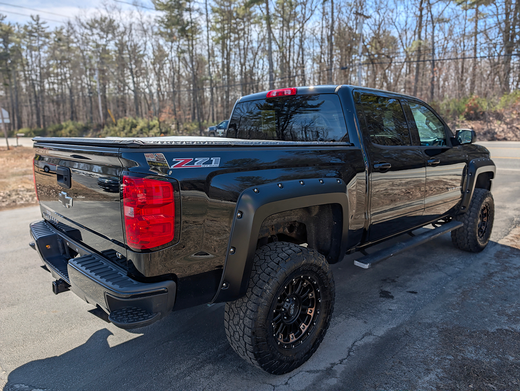 Additional photo of vehicle.