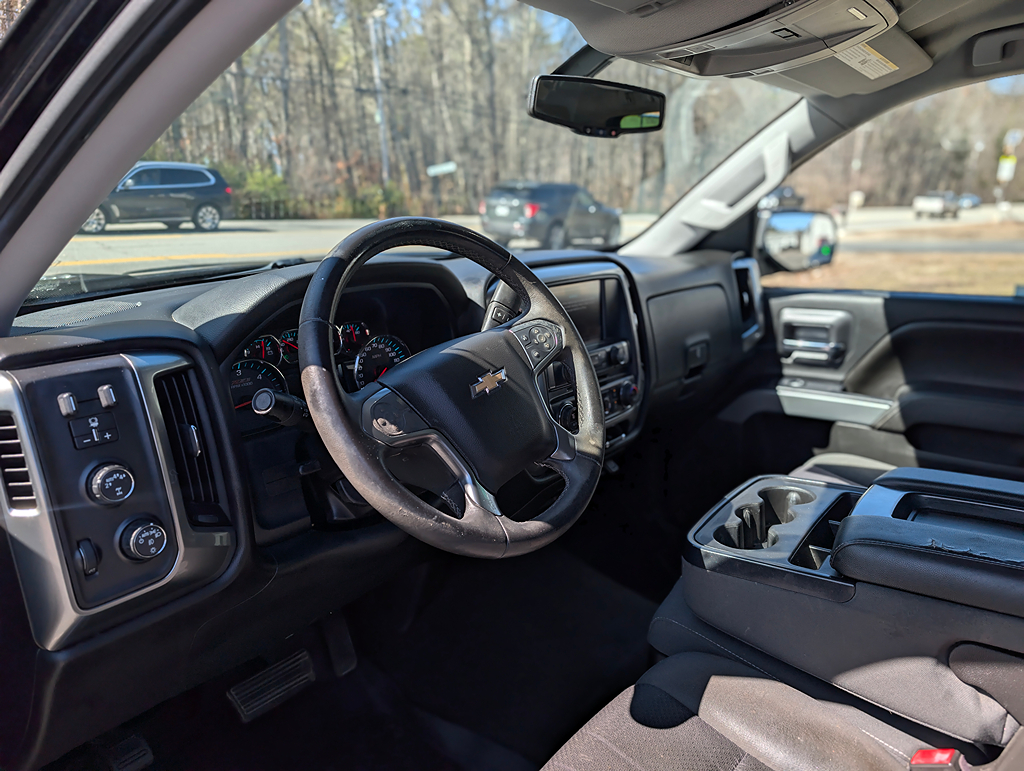 Additional photo of vehicle.
