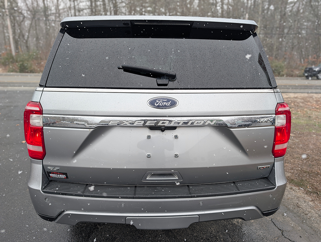 Additional photo of vehicle.