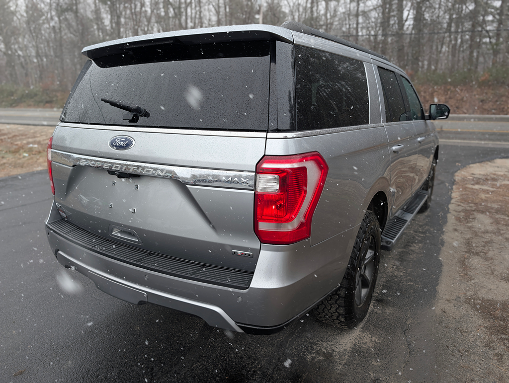 Additional photo of vehicle.
