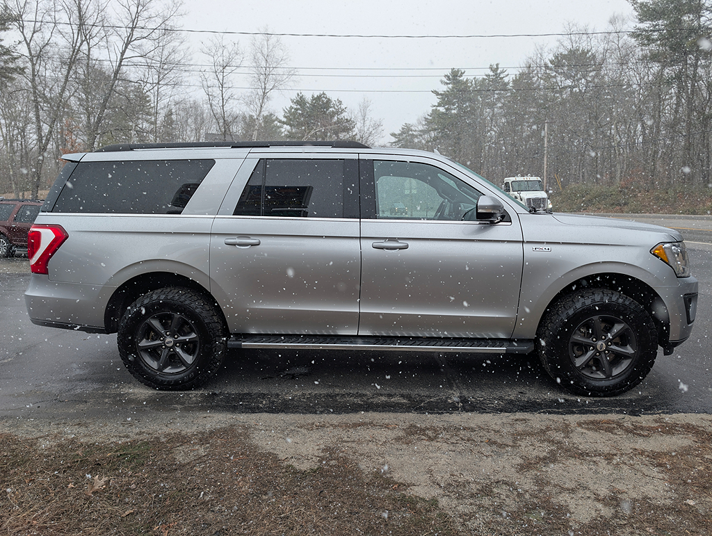 Additional photo of vehicle.