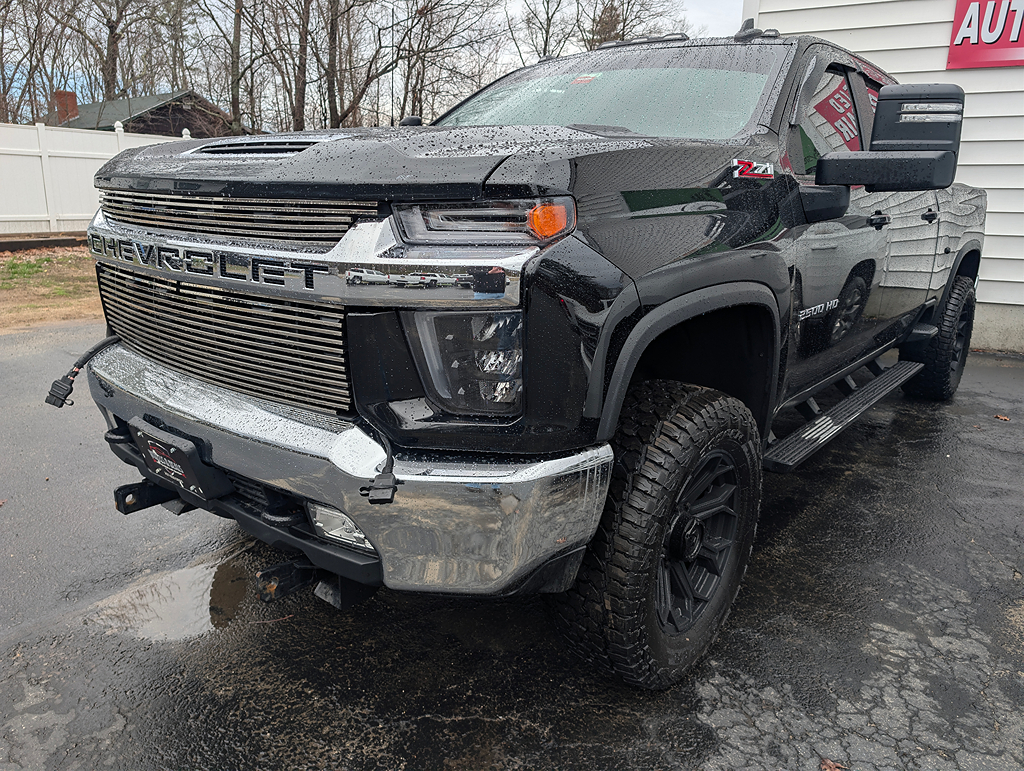 2022 Chevrolet Silverado HD LT 4WD Crew Cab Standard Box's photo