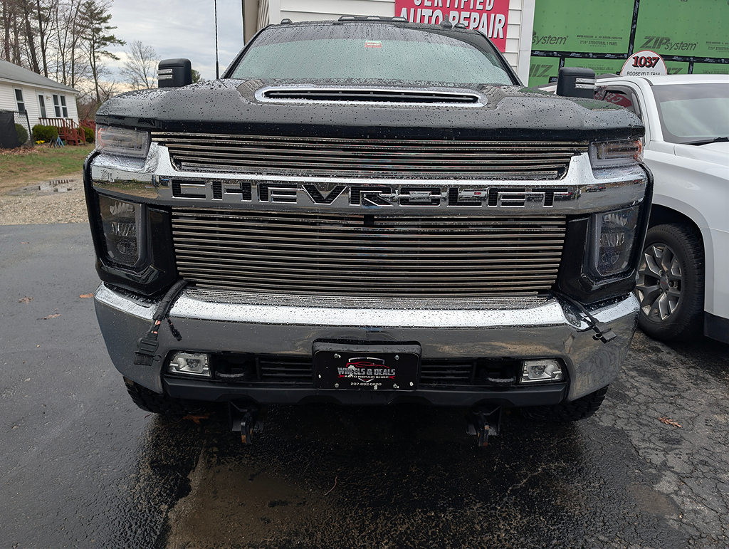 Additional photo of vehicle.