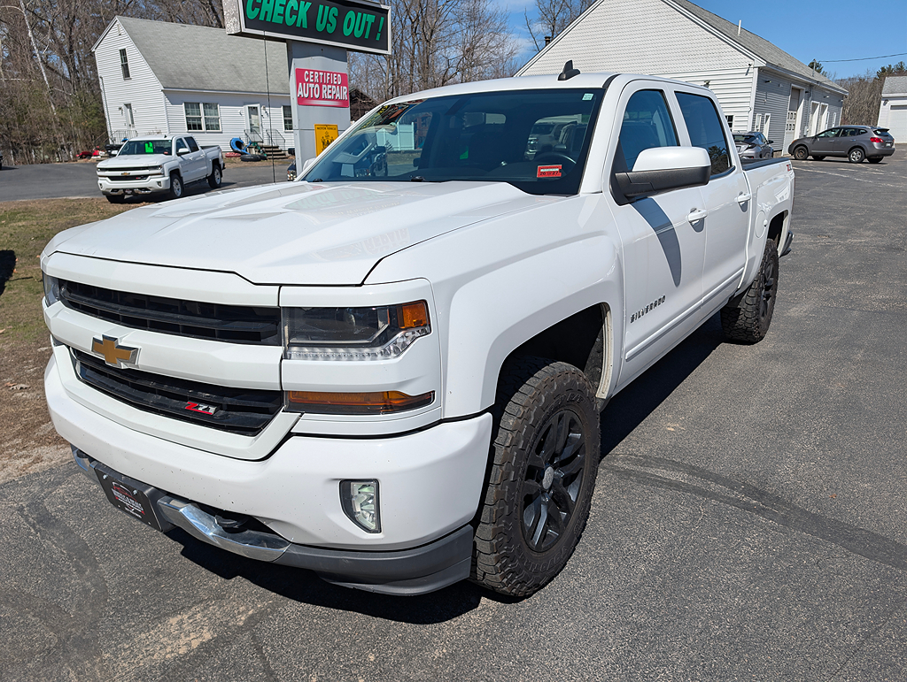 Additional photo of vehicle.