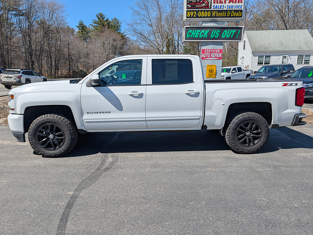 Additional photo of vehicle.