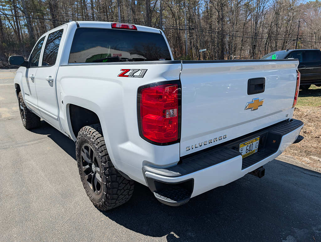 Additional photo of vehicle.