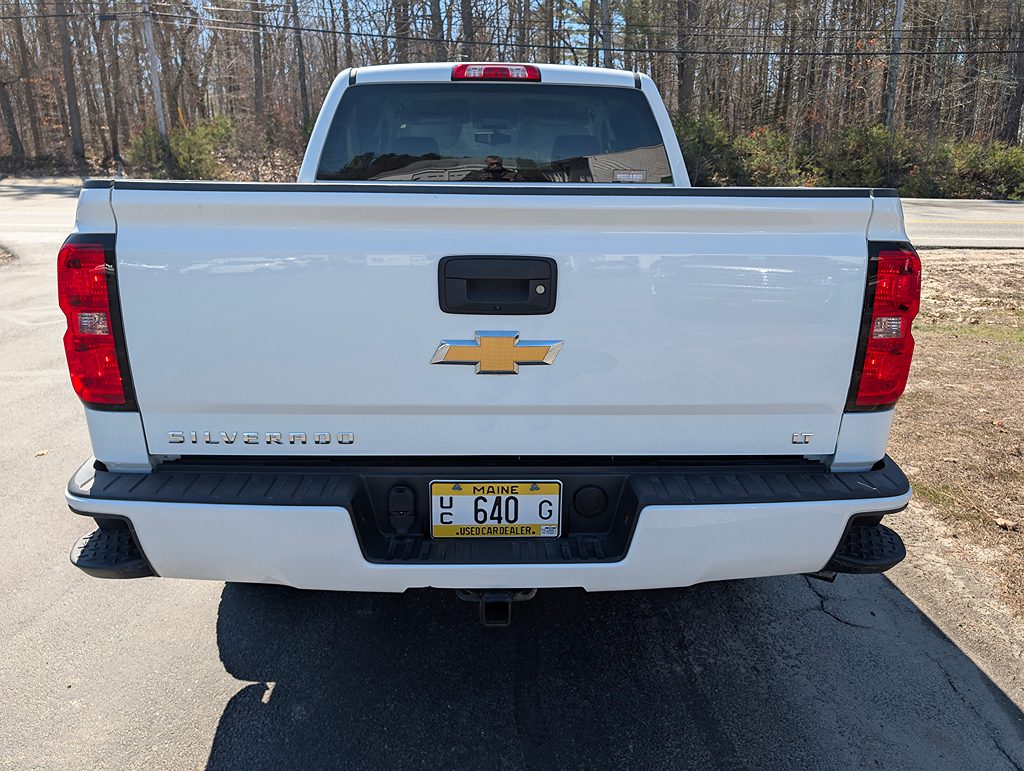 Additional photo of vehicle.