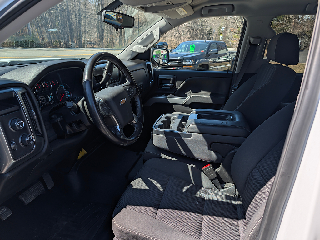 Additional photo of vehicle.