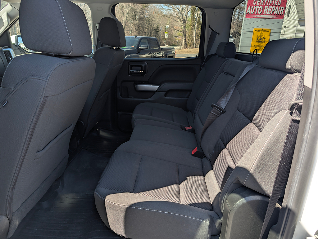 Additional photo of vehicle.
