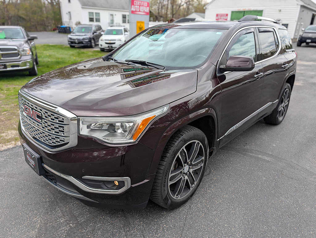 2017 GMC Acadia Denali - Photo 9