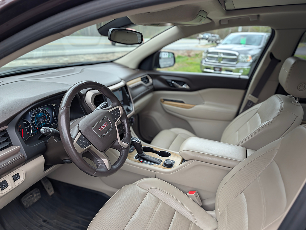 2017 GMC Acadia Denali - Photo 10