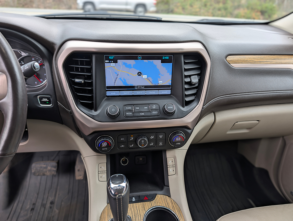 2017 GMC Acadia Denali - Photo 14