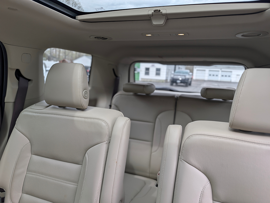 2017 GMC Acadia Denali - Photo 16