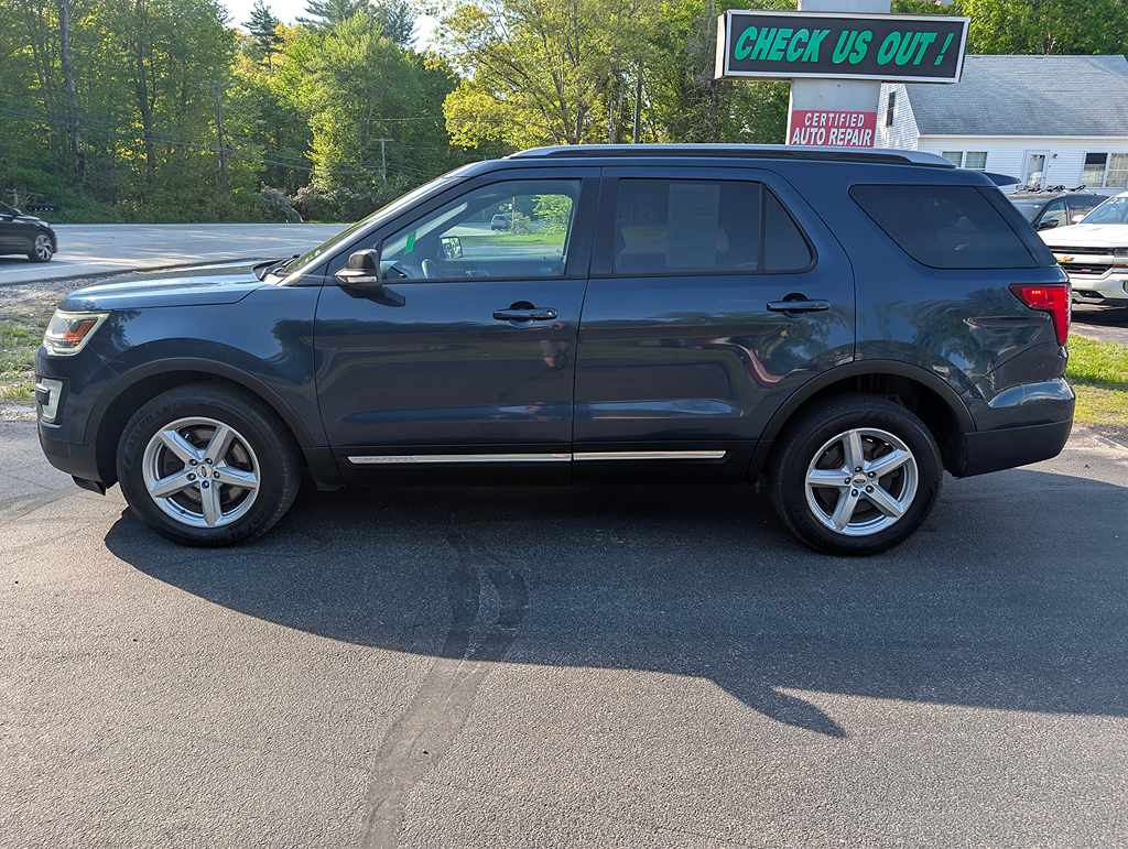 Additional photo of vehicle.