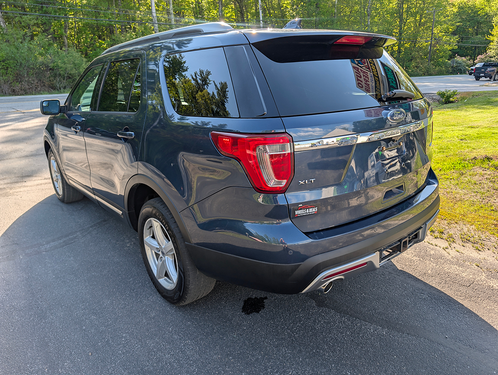 Additional photo of vehicle.