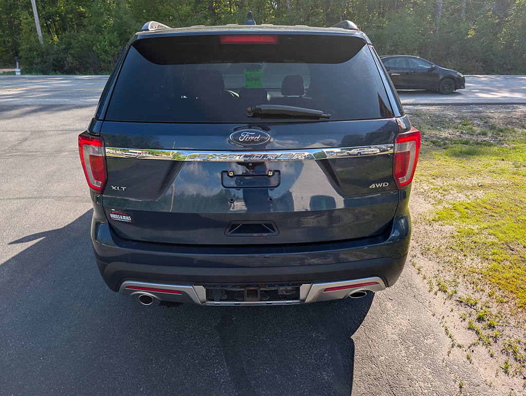 Additional photo of vehicle.