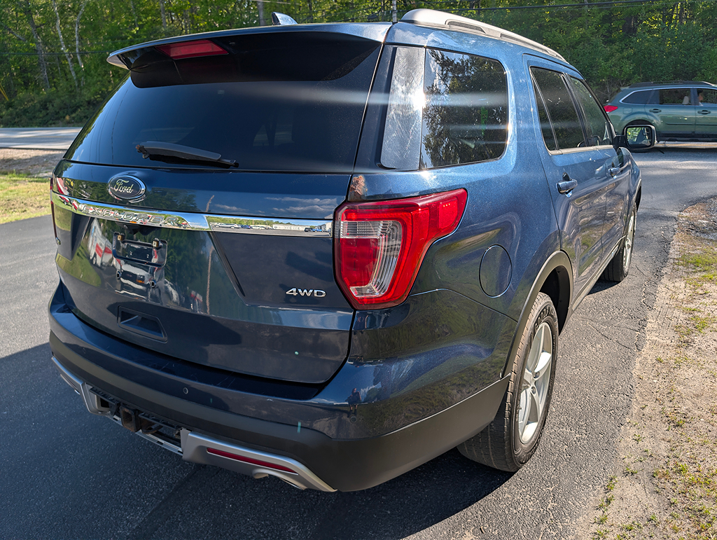 Additional photo of vehicle.