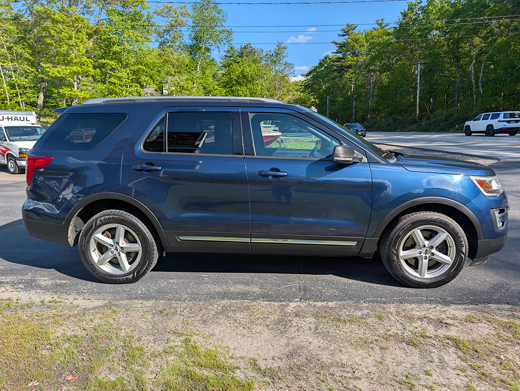 Additional photo of vehicle.