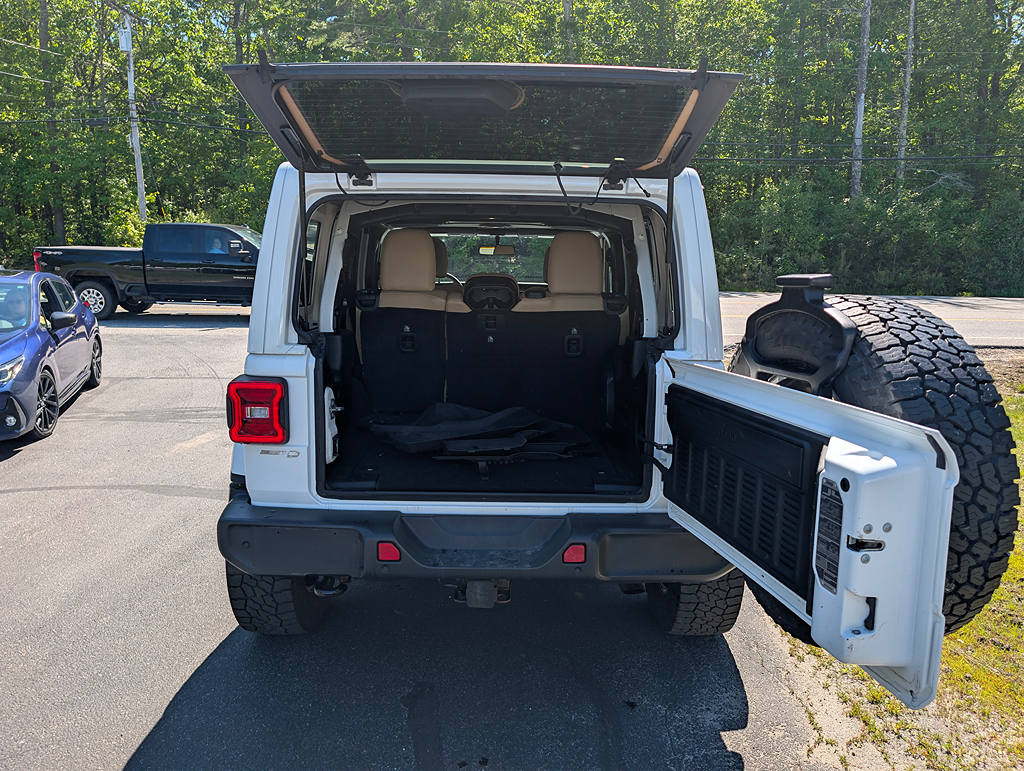 Additional photo of vehicle.