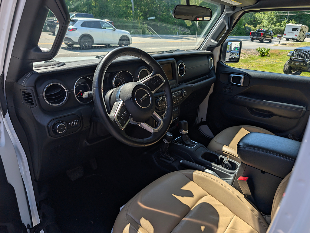 Additional photo of vehicle.