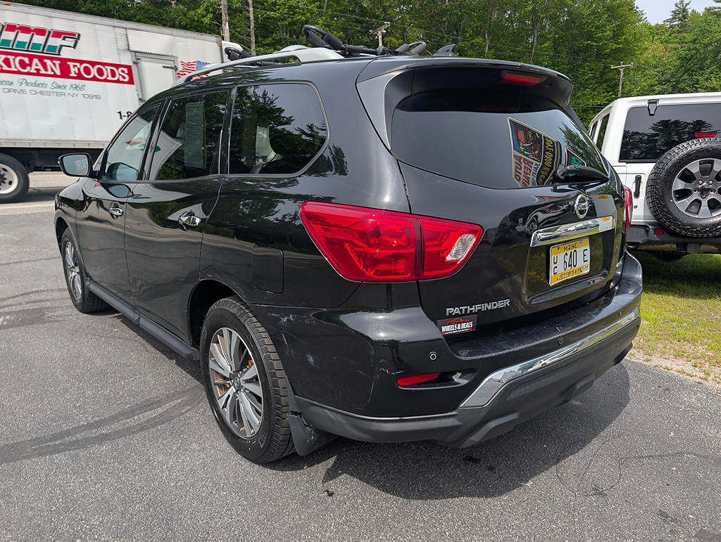 Additional photo of vehicle.