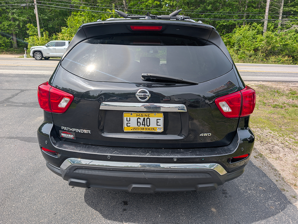 Additional photo of vehicle.
