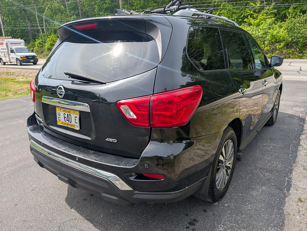 Additional photo of vehicle.