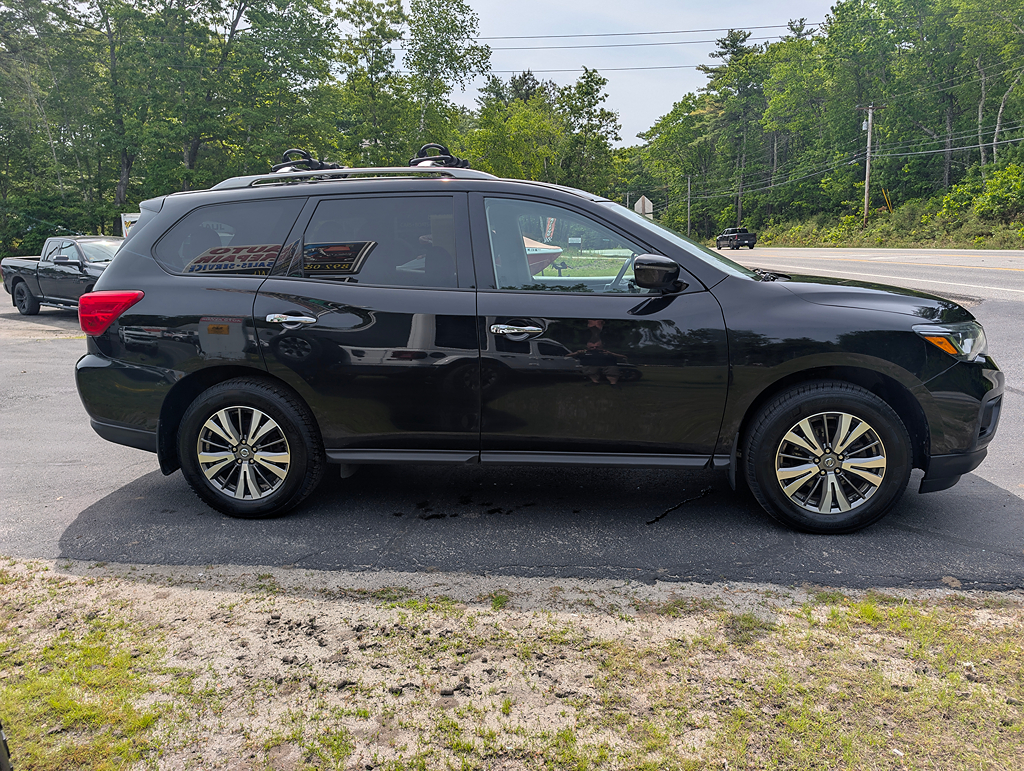 Additional photo of vehicle.