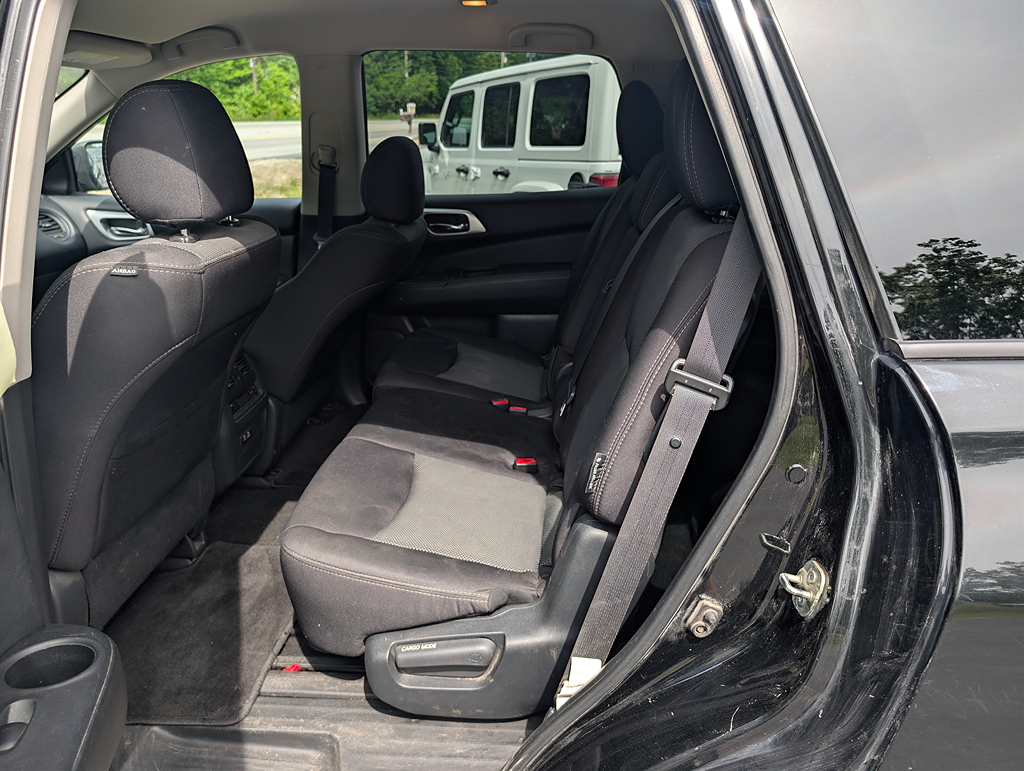 Additional photo of vehicle.